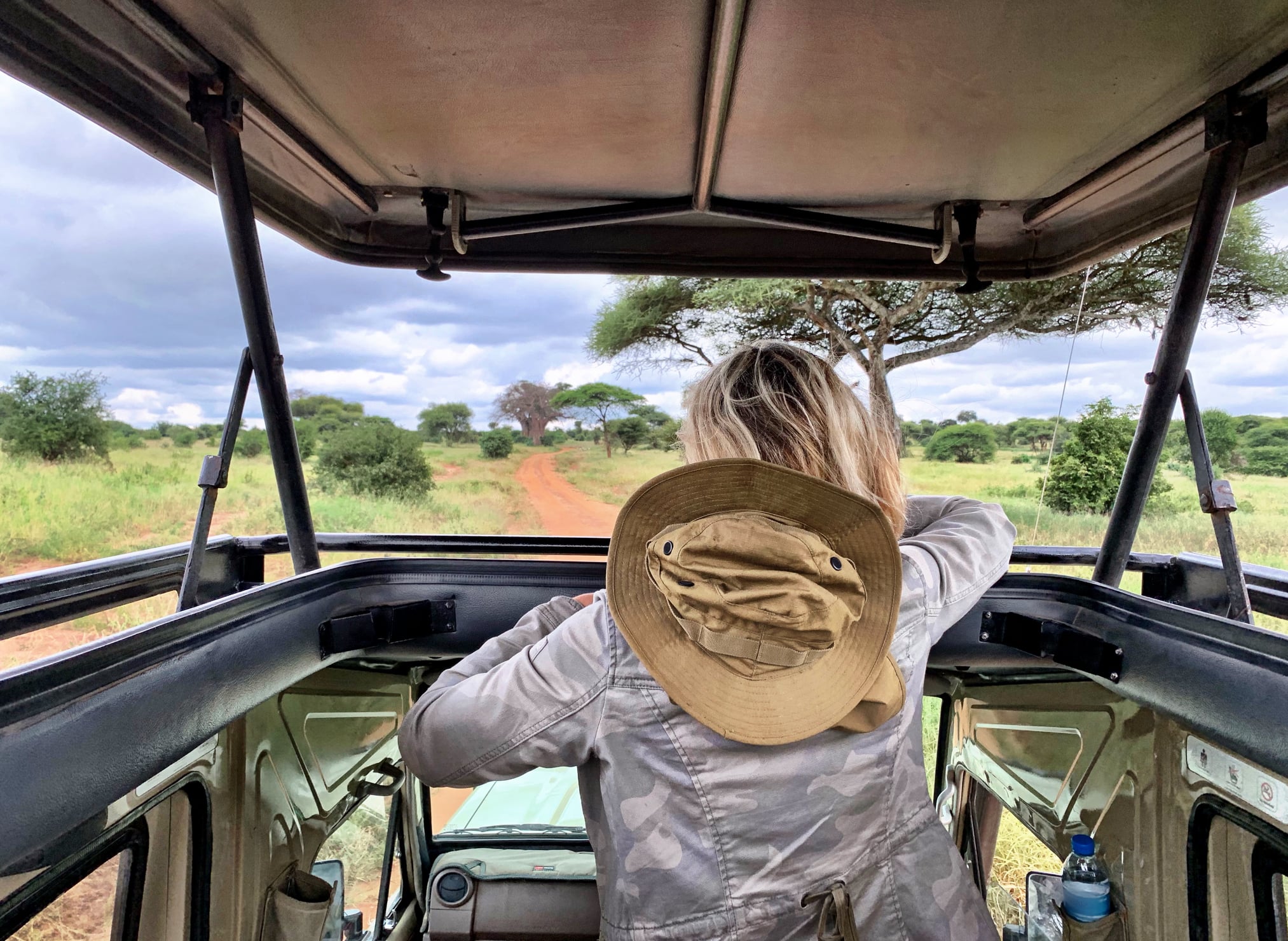 Dicas essenciais de segurança para mulheres viajando na África