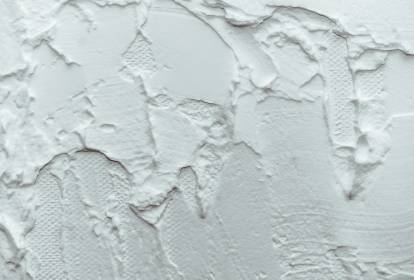 como consertar trincas em paredes com massa especial