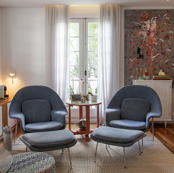 Poltronas icônicas que valorizam seu ambiente: Um investimento atemporal em design