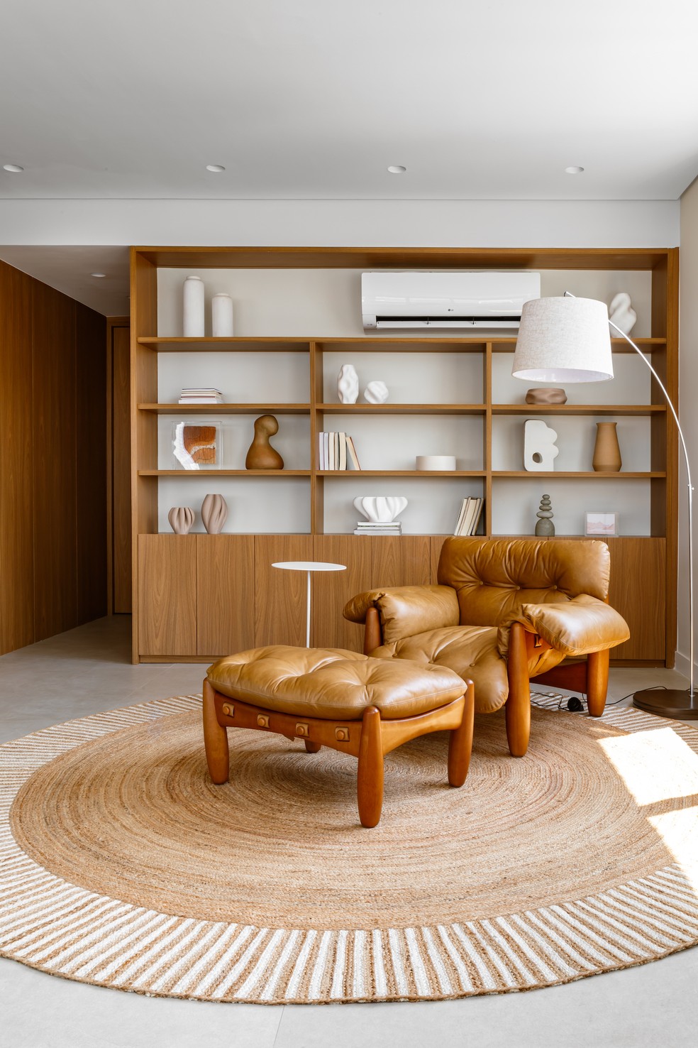 onde comprar poltrona de couro para sala