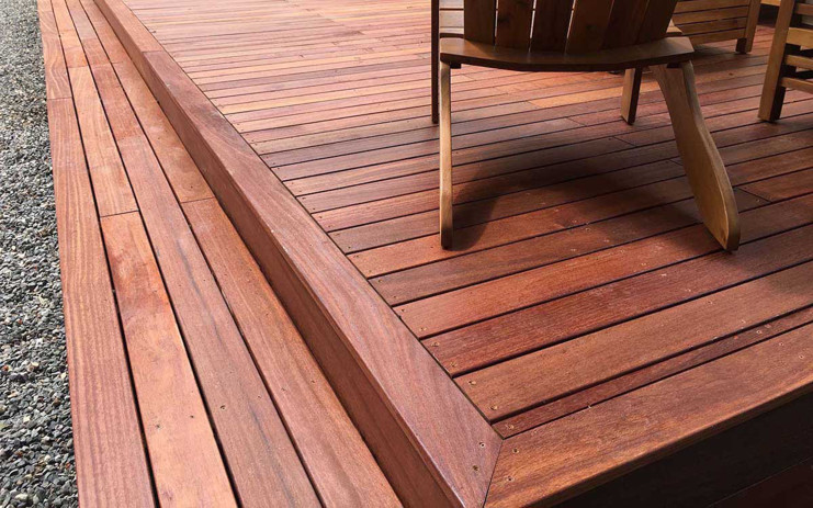 madeira para deck resistente à chuva e sol