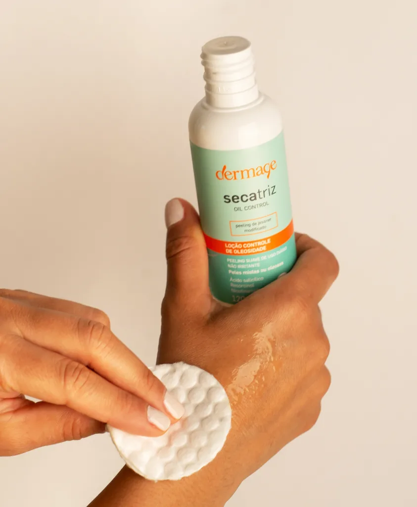 Como o Tônico Facial Ajuda a Combater a Acne: Uma Análise Detalhada