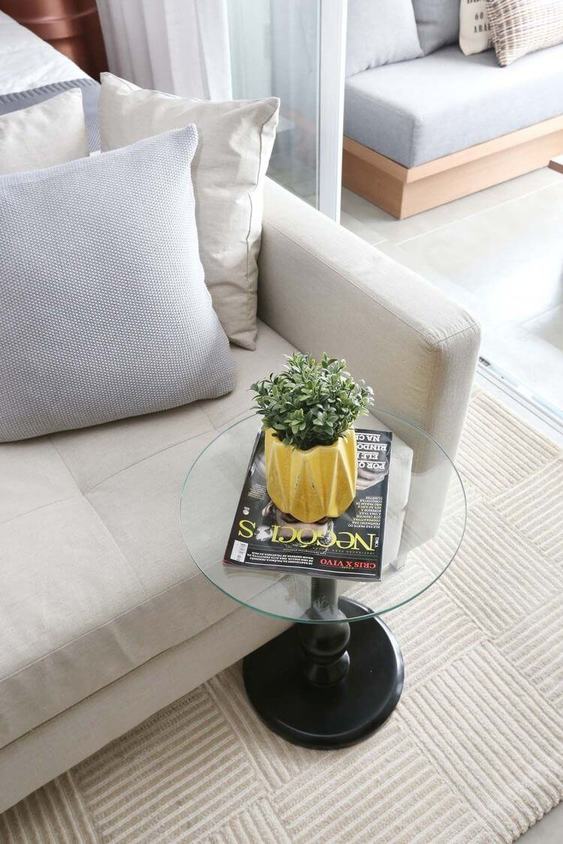 mesa de canto redonda vs quadrada