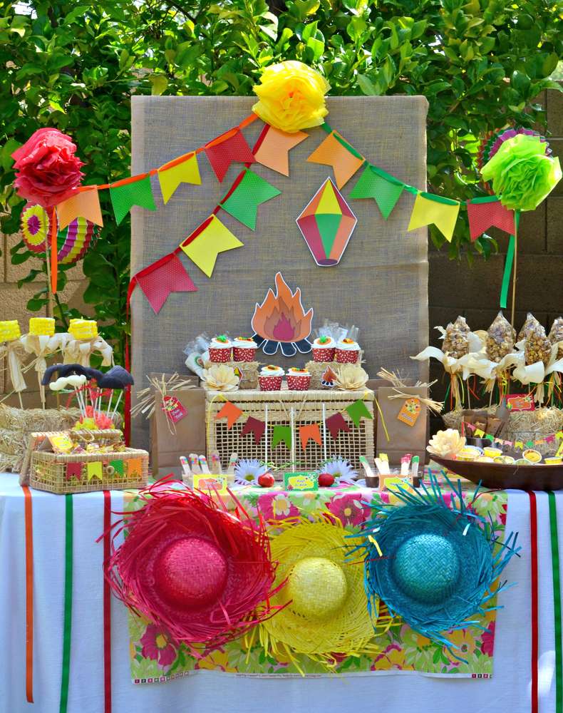 cores vibrantes festa junina mesa
