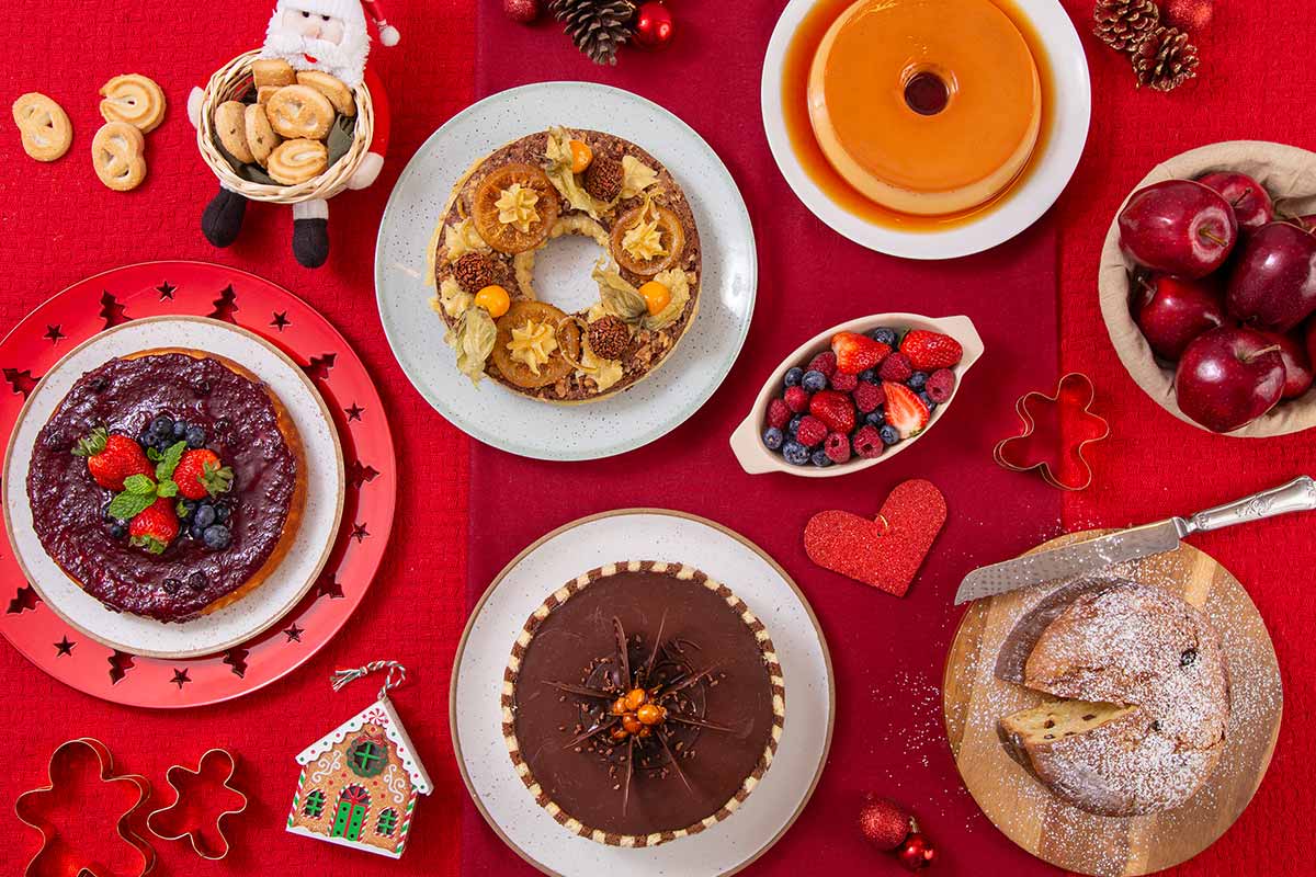 mesa de natal decoração vermelha e dourada
