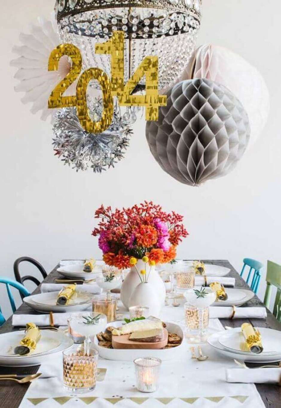 mesa de reveillon decoração com toalha de mesa