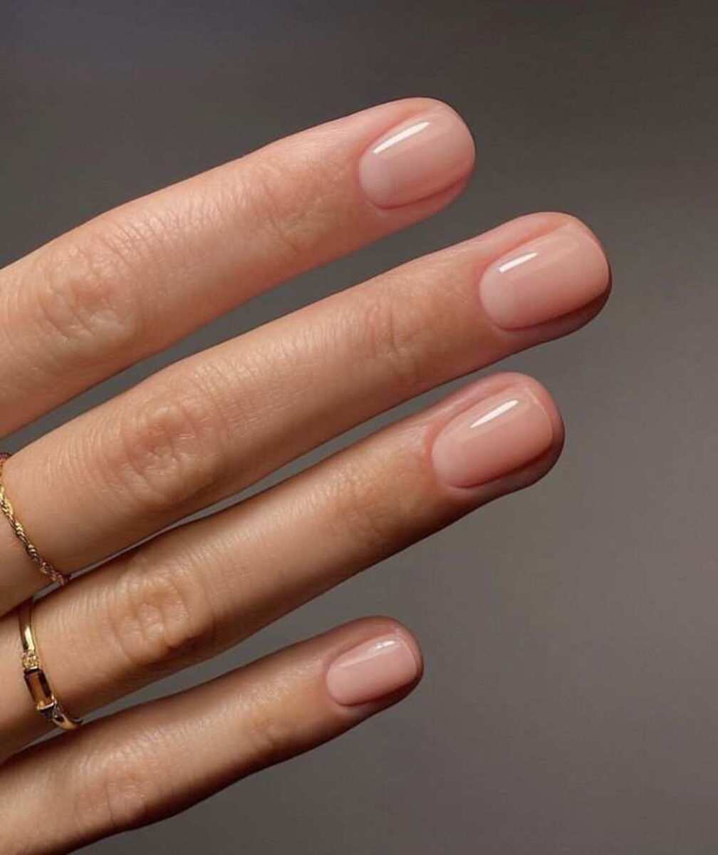 unhas ovais minimalistas