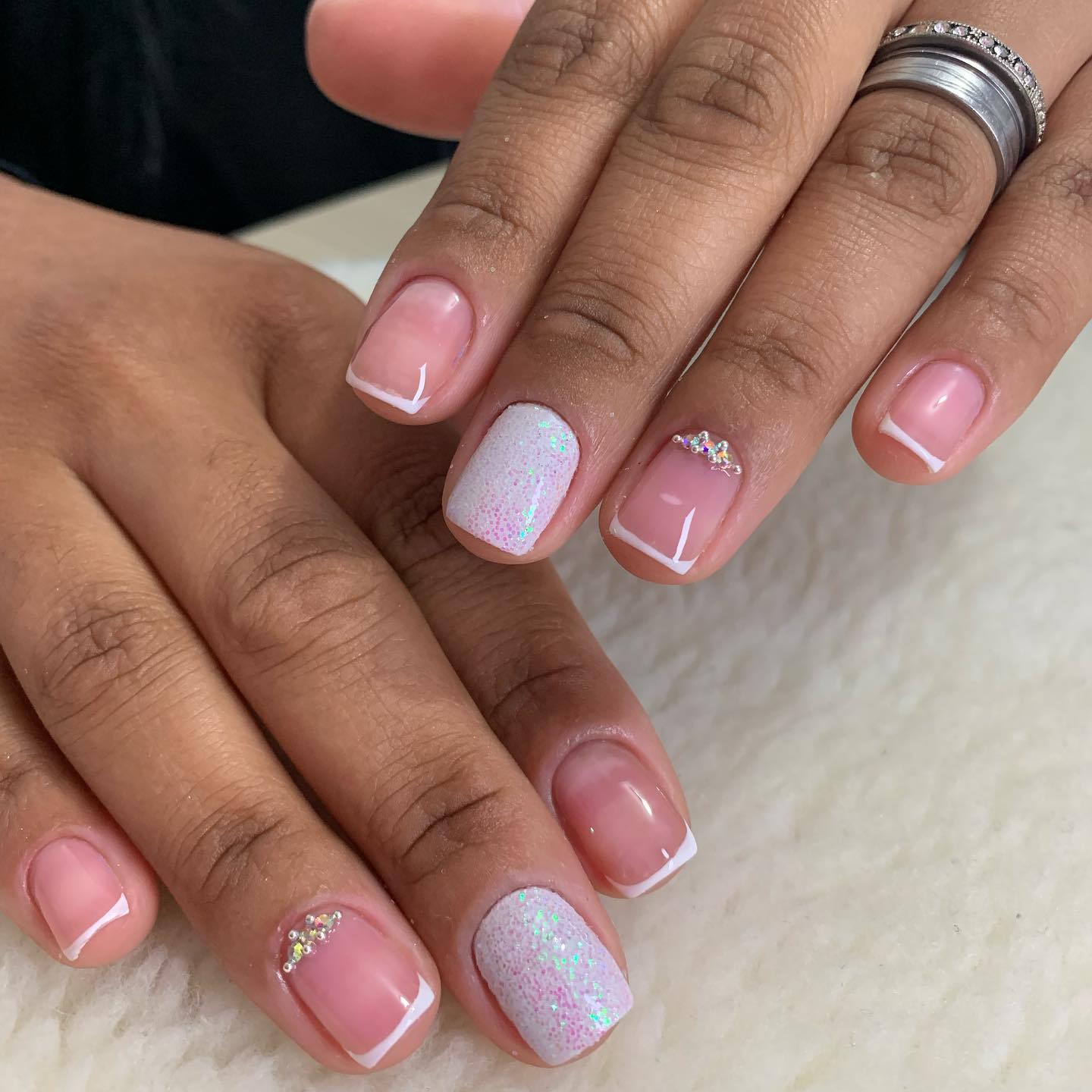 unhas com brilho para festa