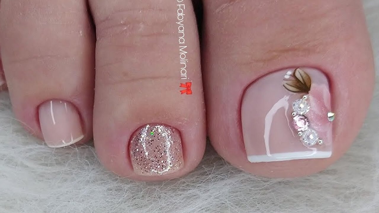 unha postiça para pé vs esmaltação tradicional