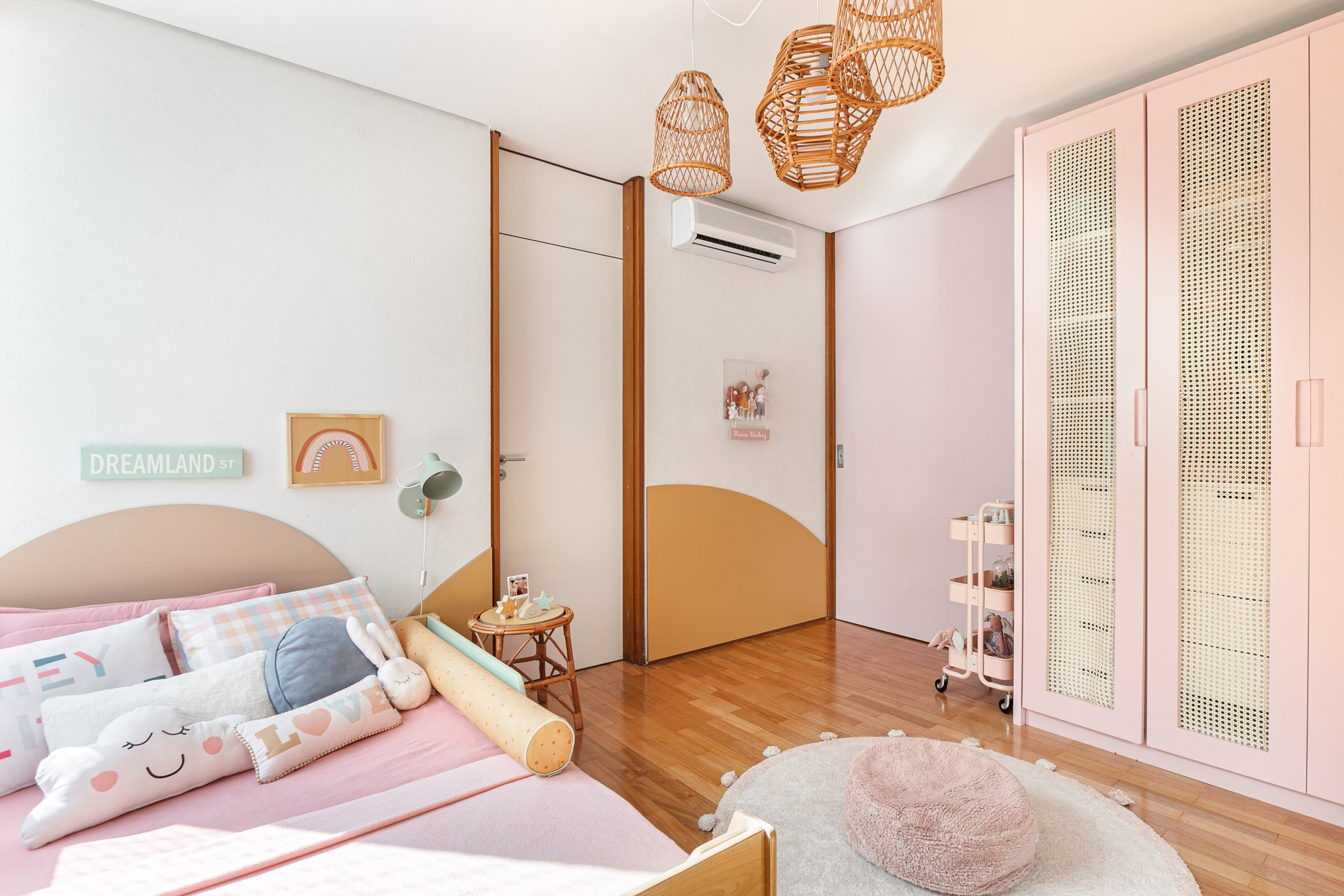 modelos de decoração para quarto com painel ripado