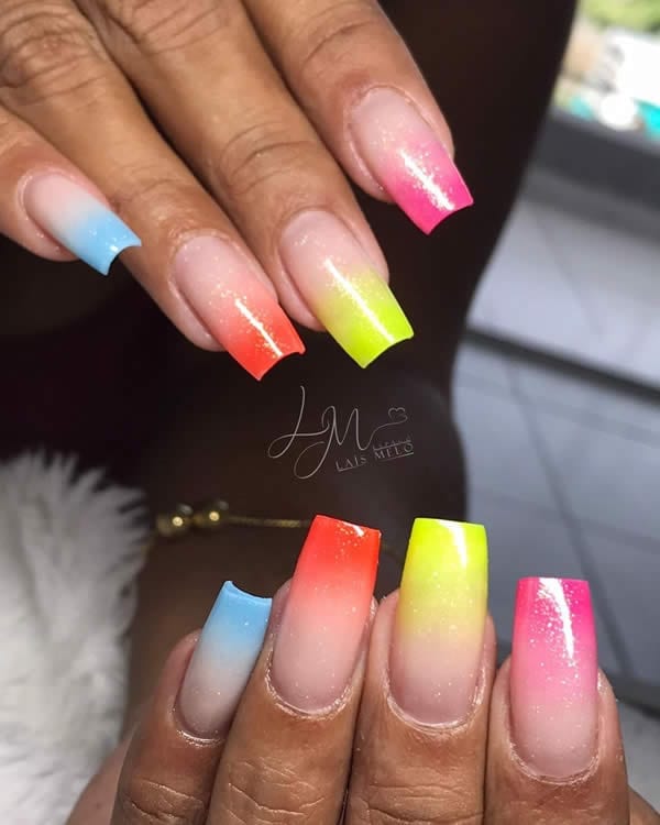 unhas com glitter carnaval