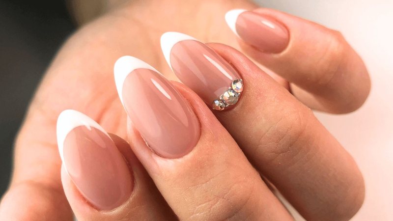 unhas delicadas coloridas suaves