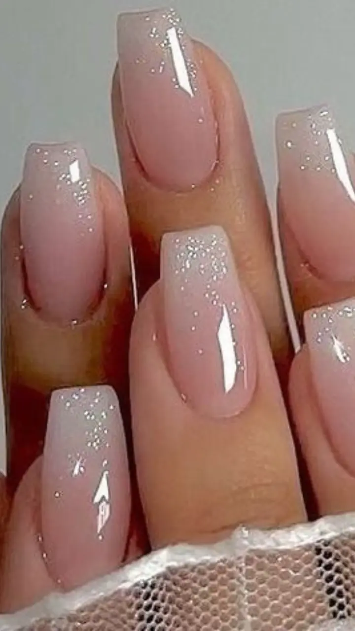 unhas oval delicadas