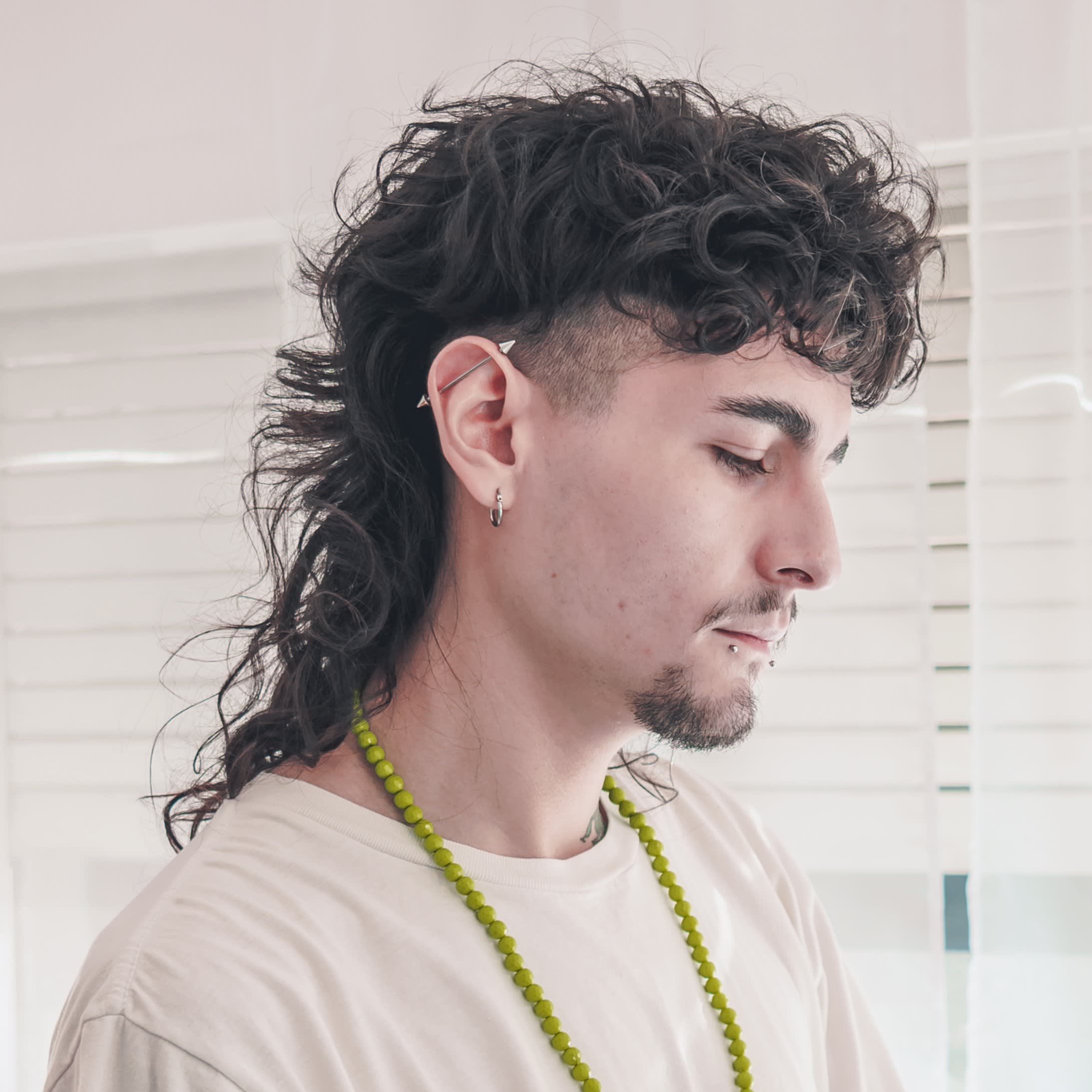 estilos de mullet em cabelo ondulado
