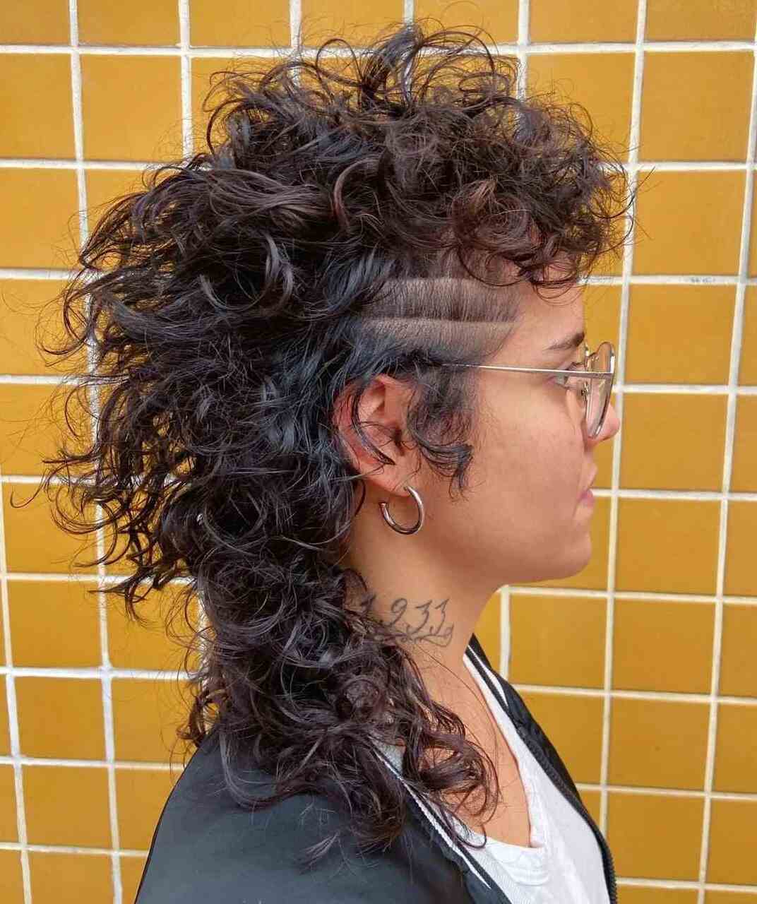 estilos de mullet em cabelo ondulado