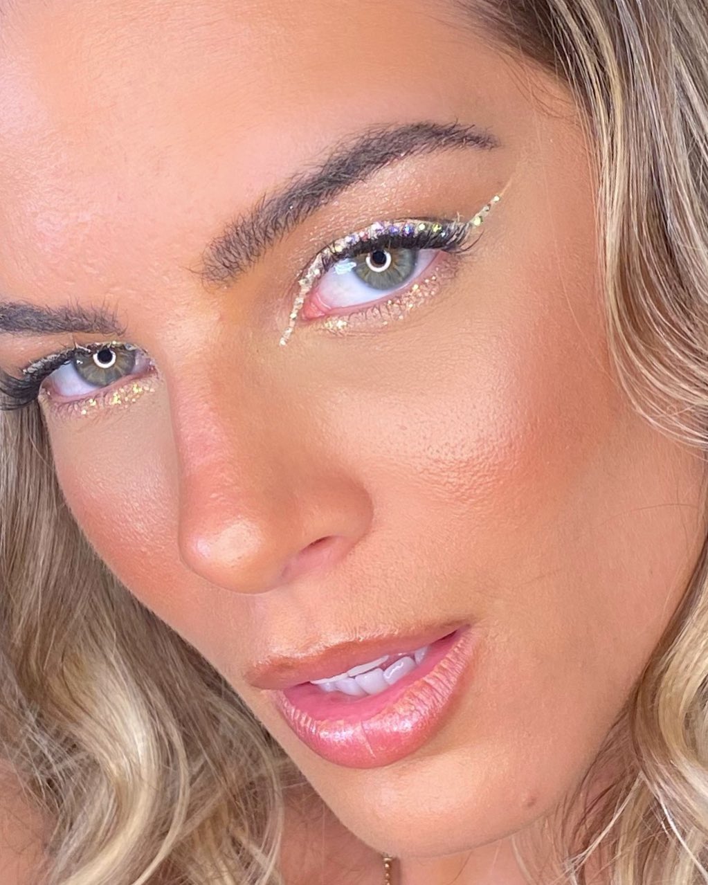 como fazer maquiagem ano novo com pedrarias