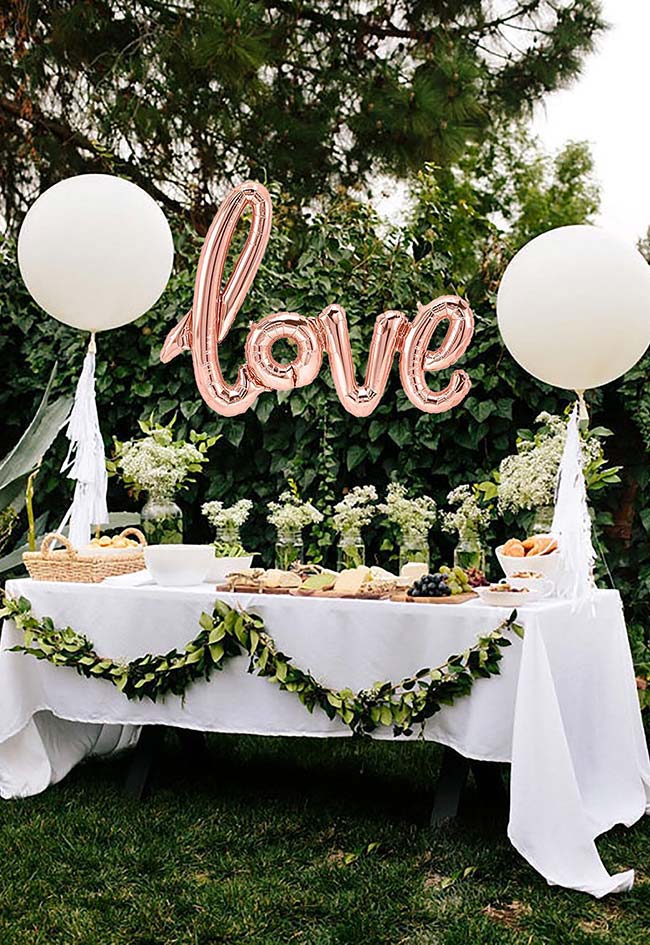 decoração de noivado simples com balões