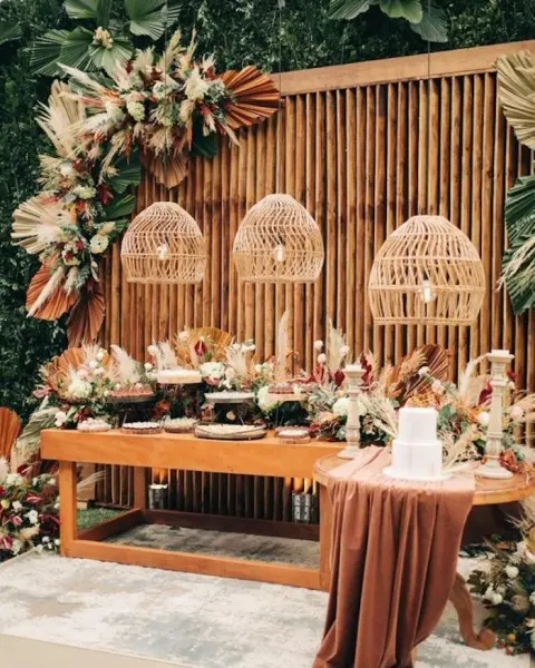 decoração de noivado simples vs decoração elaborada