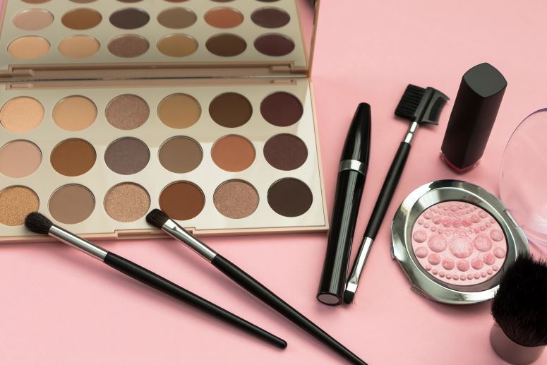 quanto custa um kit de maquiagem completo