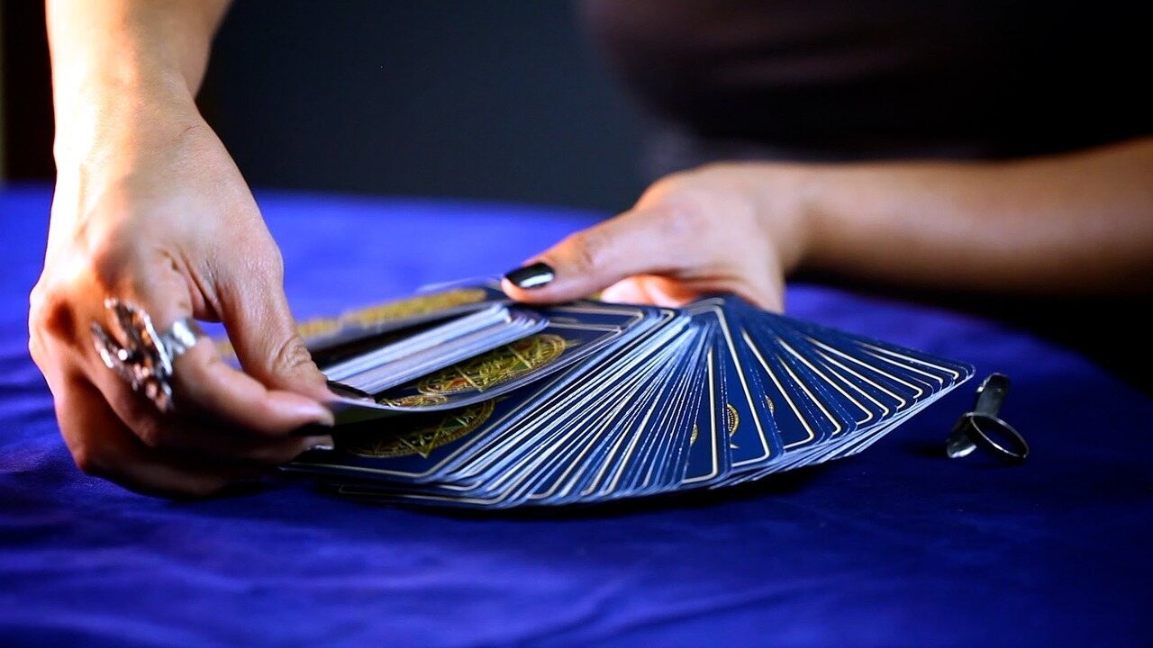 como perguntar ao tarot sobre um relacionamento específico