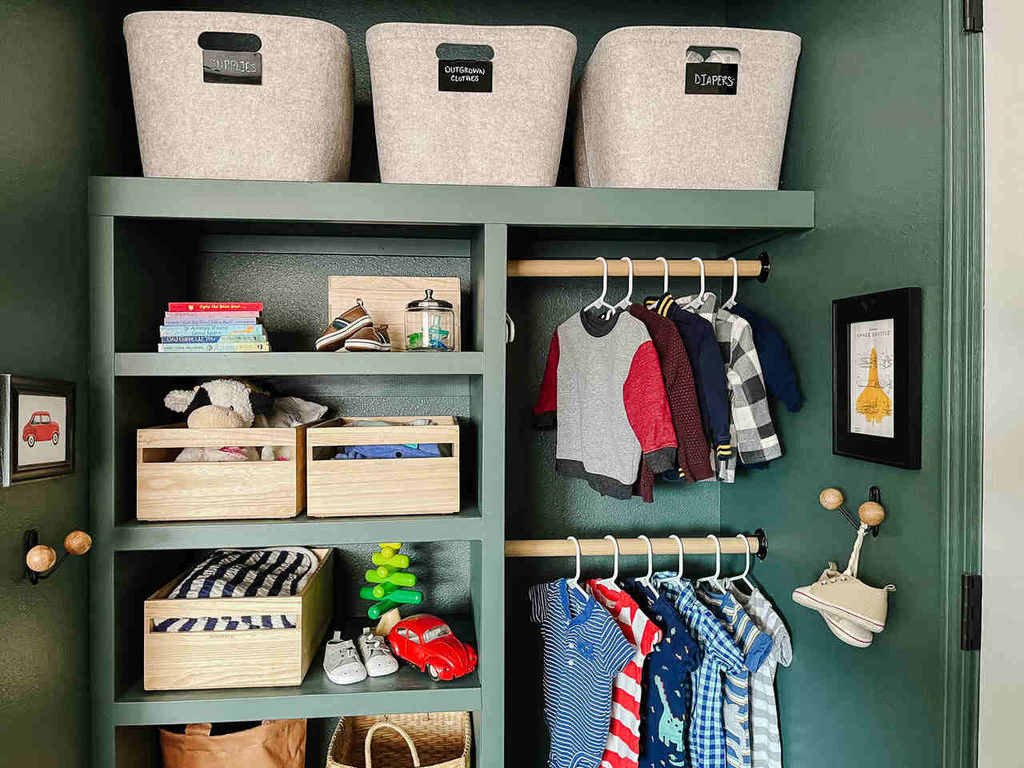 Da Cômoda ao Guarda-Roupa: Um Passo a Passo para Organizar as Roupas do Recém-Nascido