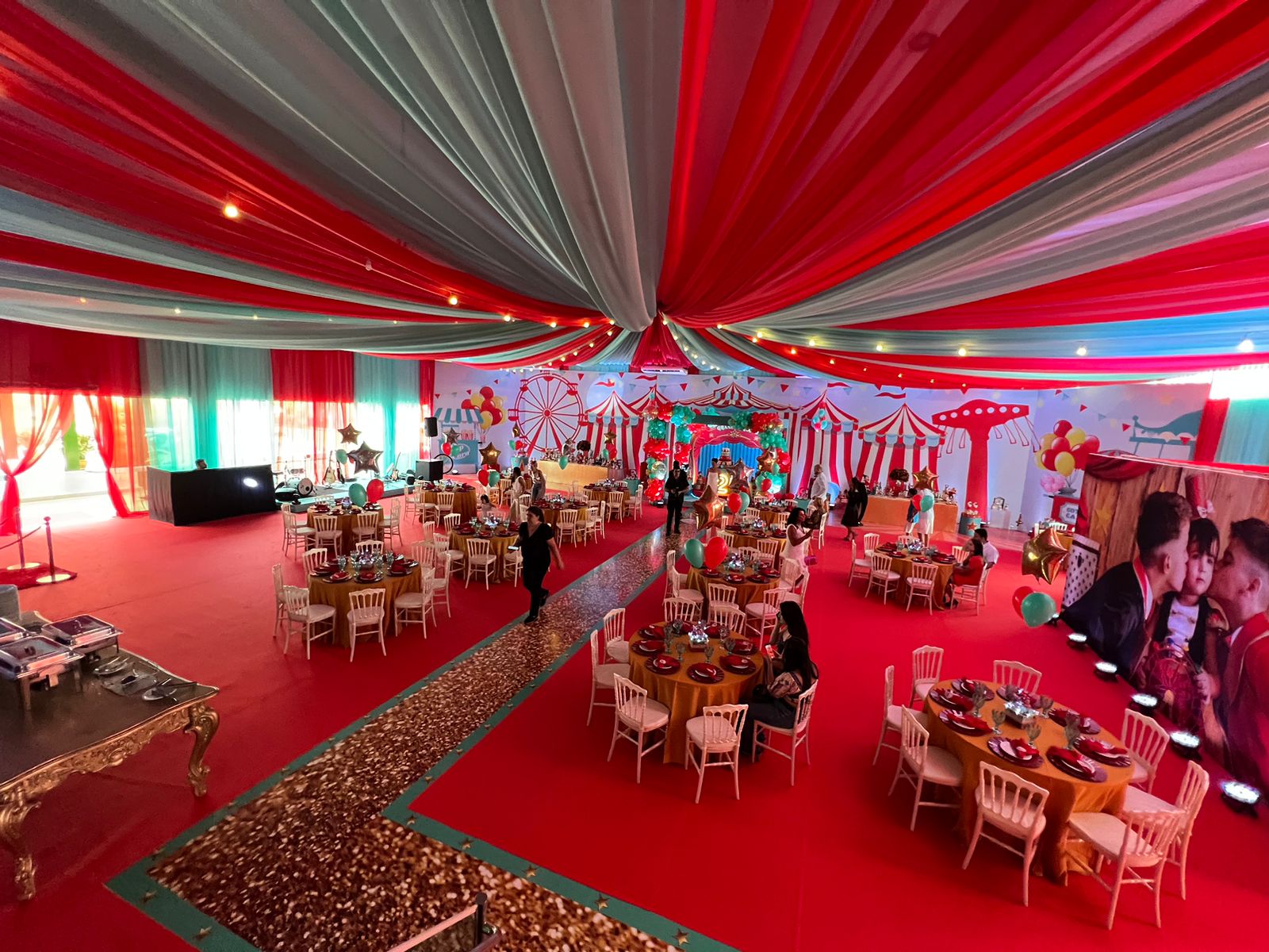 como fazer arco de balões desconstruído para festa