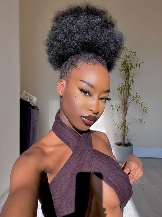 como evitar frizz em penteado cacheado