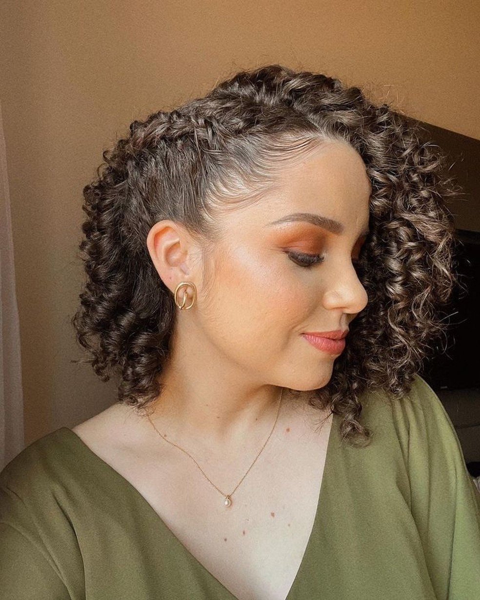 penteado preso ou solto para madrinha qual escolher