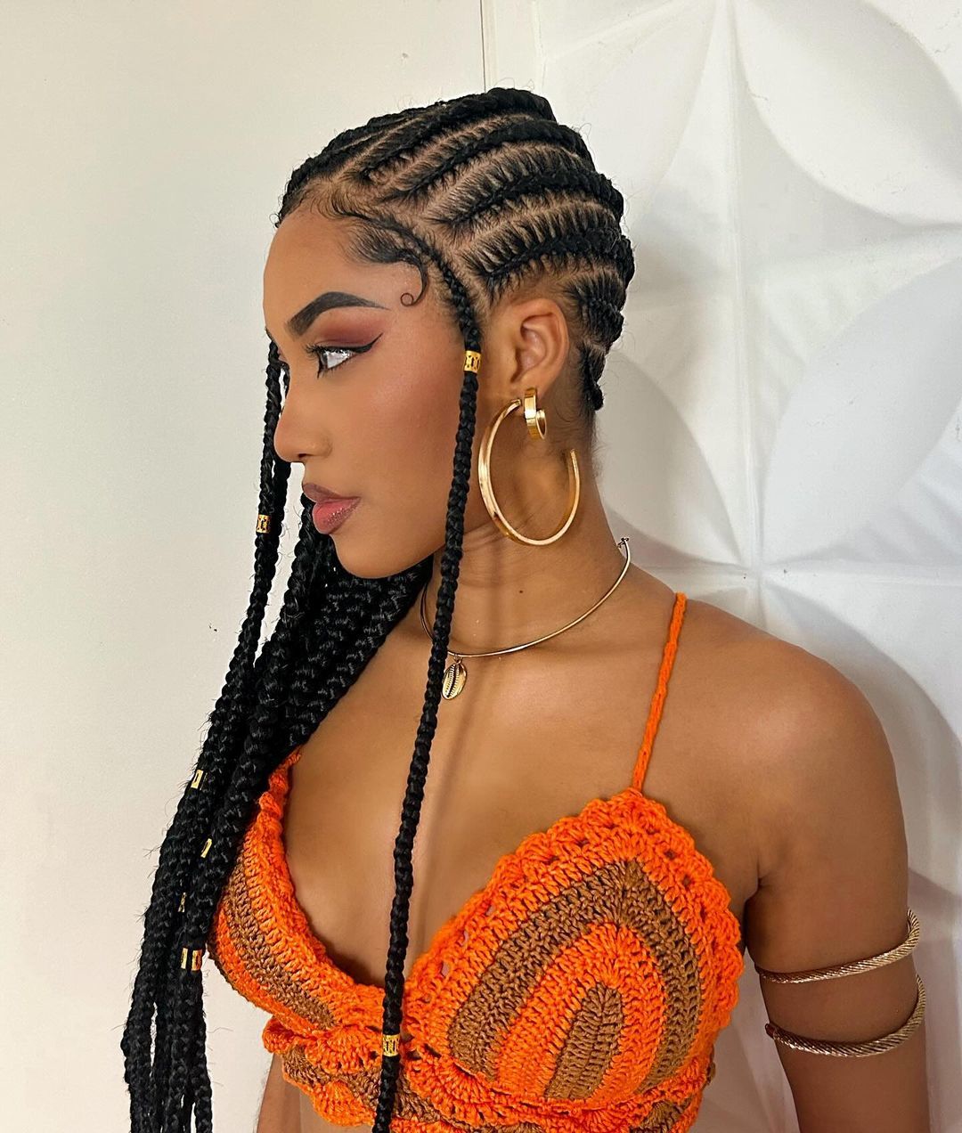 penteado de trança jumbo com diferentes tipos de trança