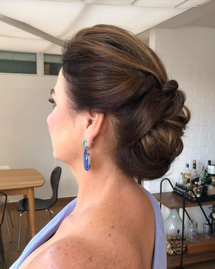 penteado e maquiagem mãe do noivo para casamento durante o dia