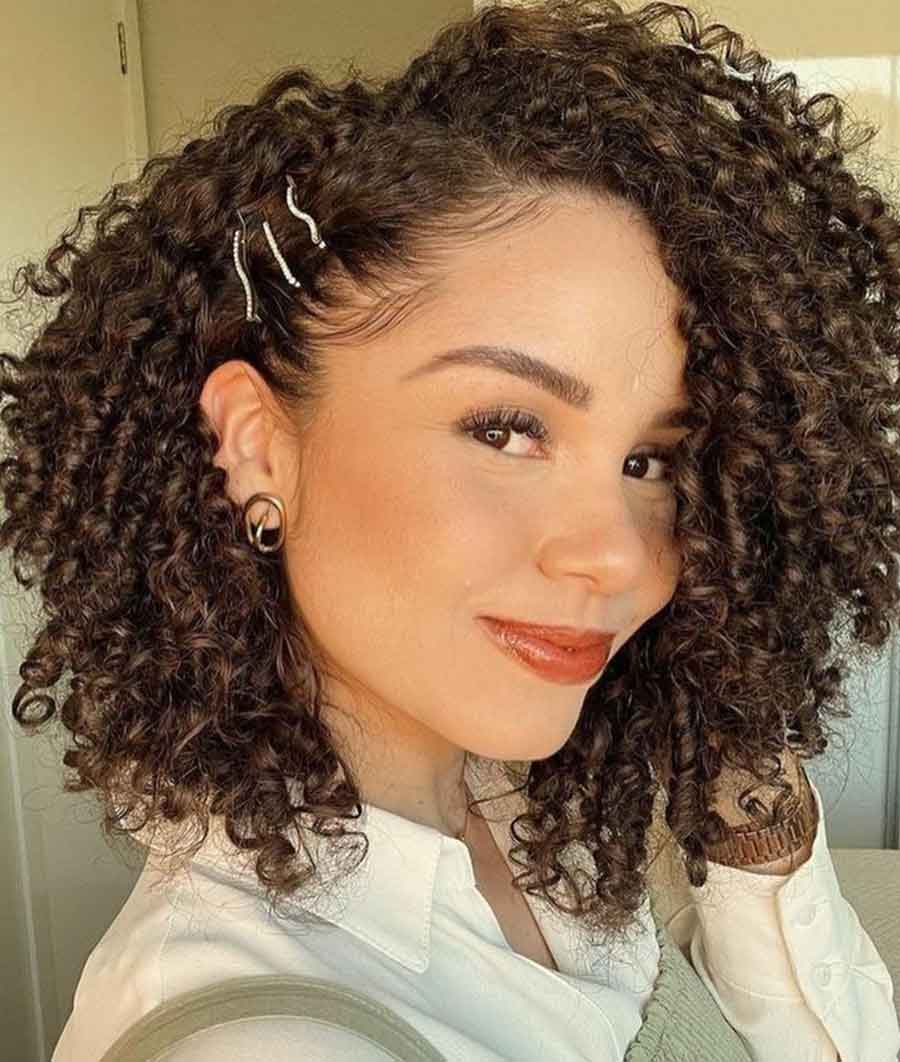 penteado cabelo cacheado com coque