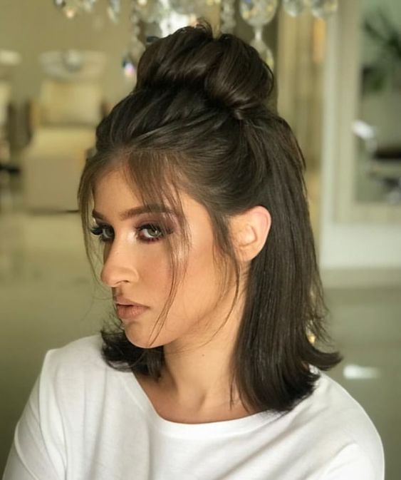 penteado madrinha cabelo curto liso penteado semi-preso