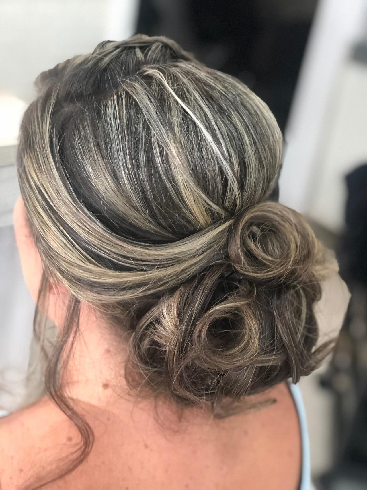 penteado madrinha cabelo curto liso moderno