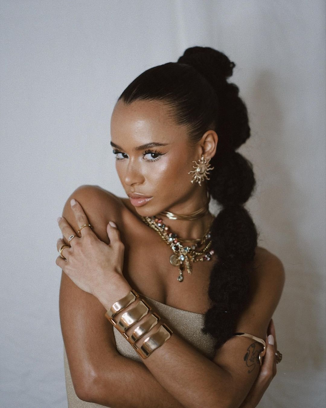 penteado para cabelo cacheado para o carnaval