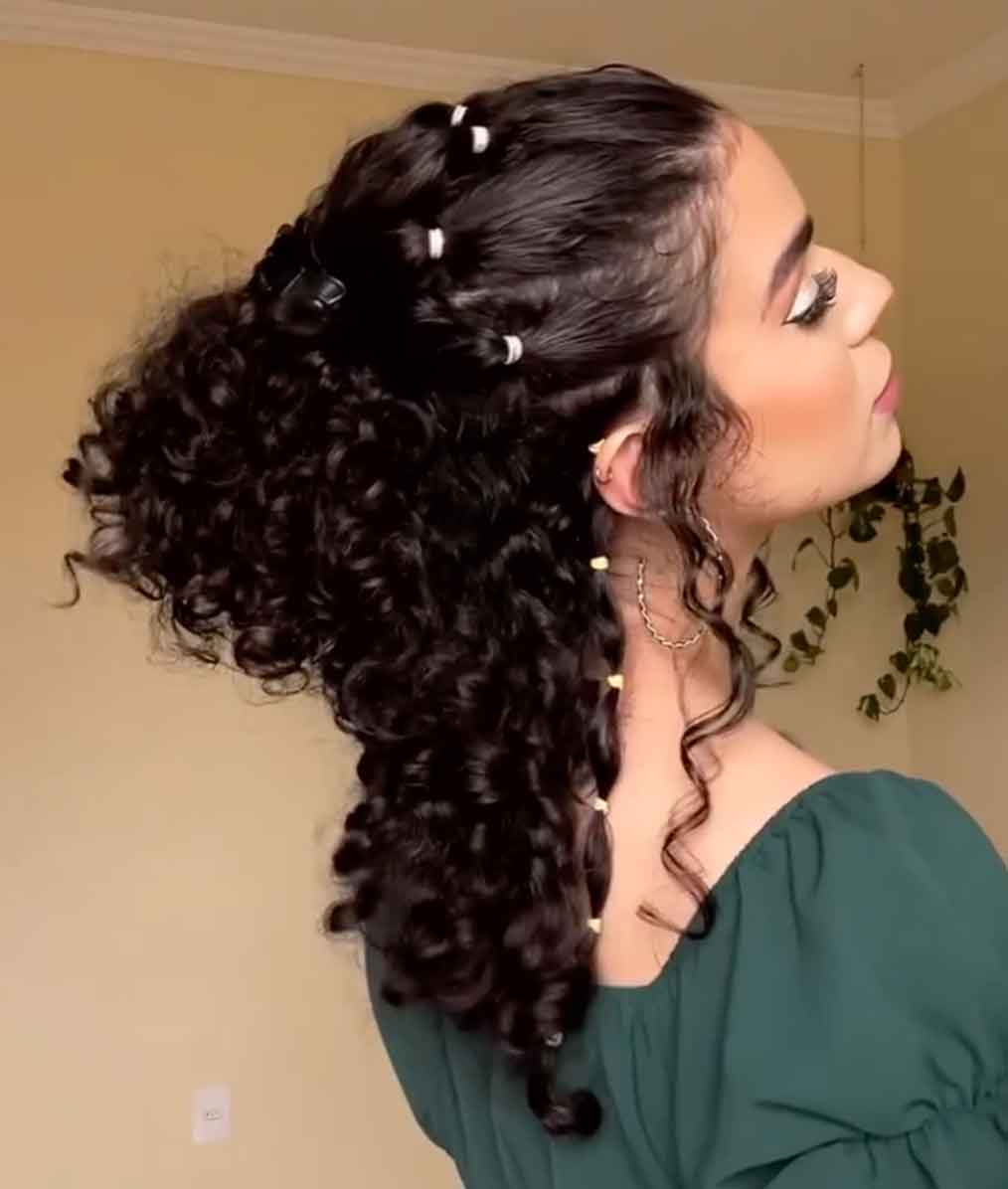 penteado preso ou solto para cabelo cacheado carnaval