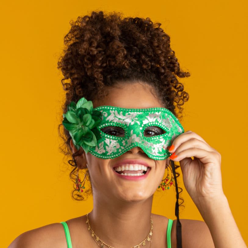 como fazer space buns em cabelo cacheado para carnaval