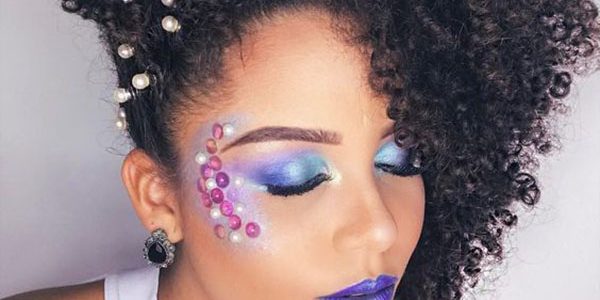 ideias de penteados para cabelo cacheado carnaval