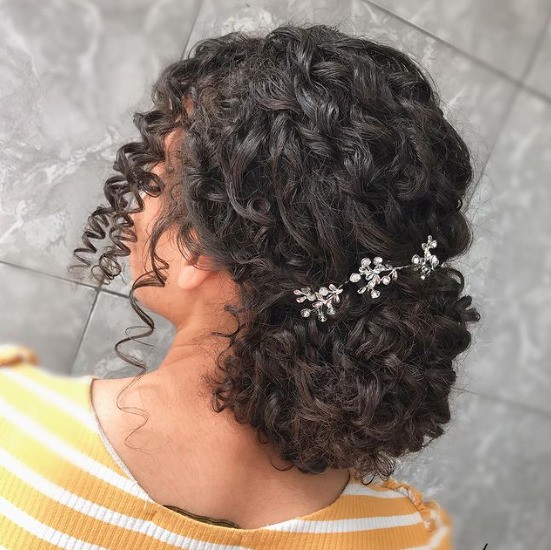 penteado de festa cabelo cacheado longo madrinha
