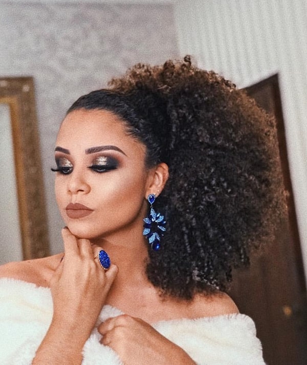 penteado solto cabelo cacheado longo madrinha