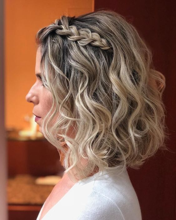 penteado simples madrinha casamento noite