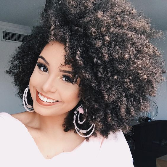 produtos baratos para fixar penteado cacheado