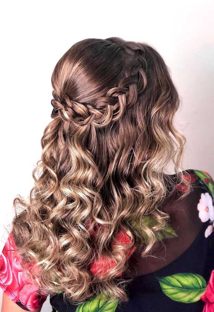 penteados para cabelo cacheado vs cabelo liso