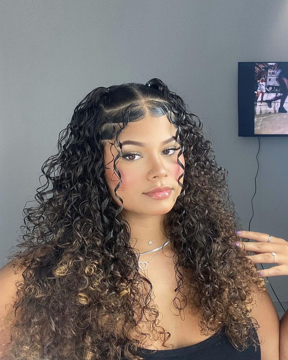 penteados para cabelo cacheado vs cabelo liso