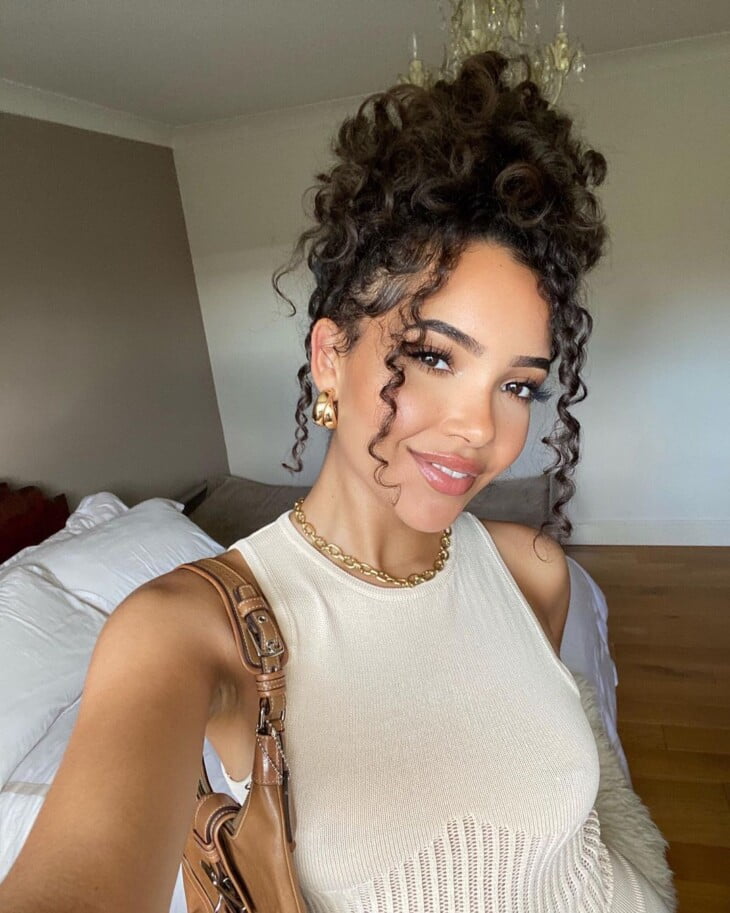 penteado rápido com lenço para cabelo cacheado curto