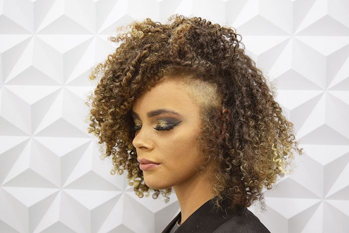 melhores penteados para cabelo curto cacheado para festas