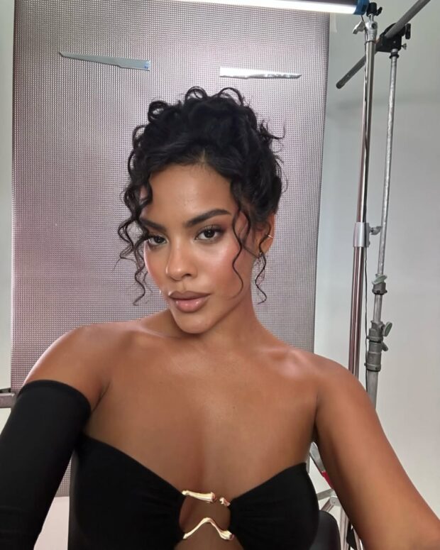 erros comuns ao fazer penteados em cabelo cacheado curto