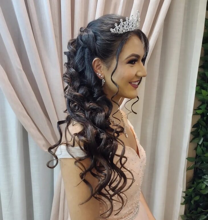 Guia Completo: Penteados para Debutantes com Coroa e Tiara