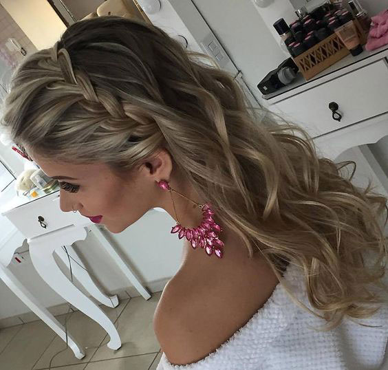 Penteados semi-presos para formatura: volume e elegância