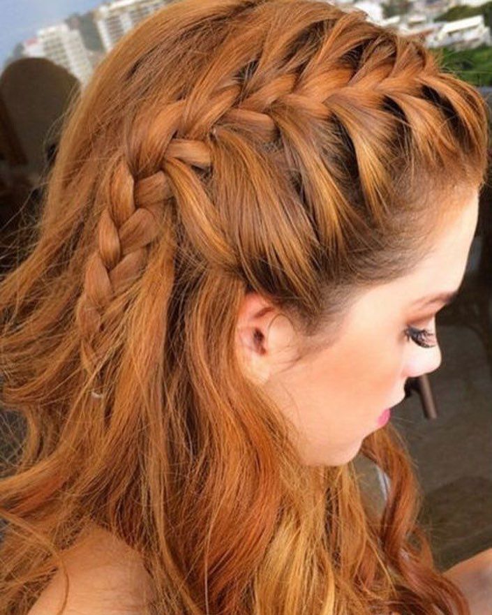 Dicas de finalização para penteados de formatura em cabelos cacheados