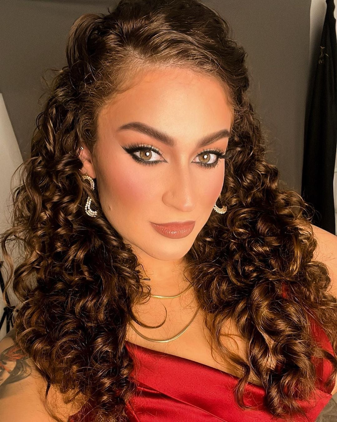 penteado lateral para casamento cabelo cacheado